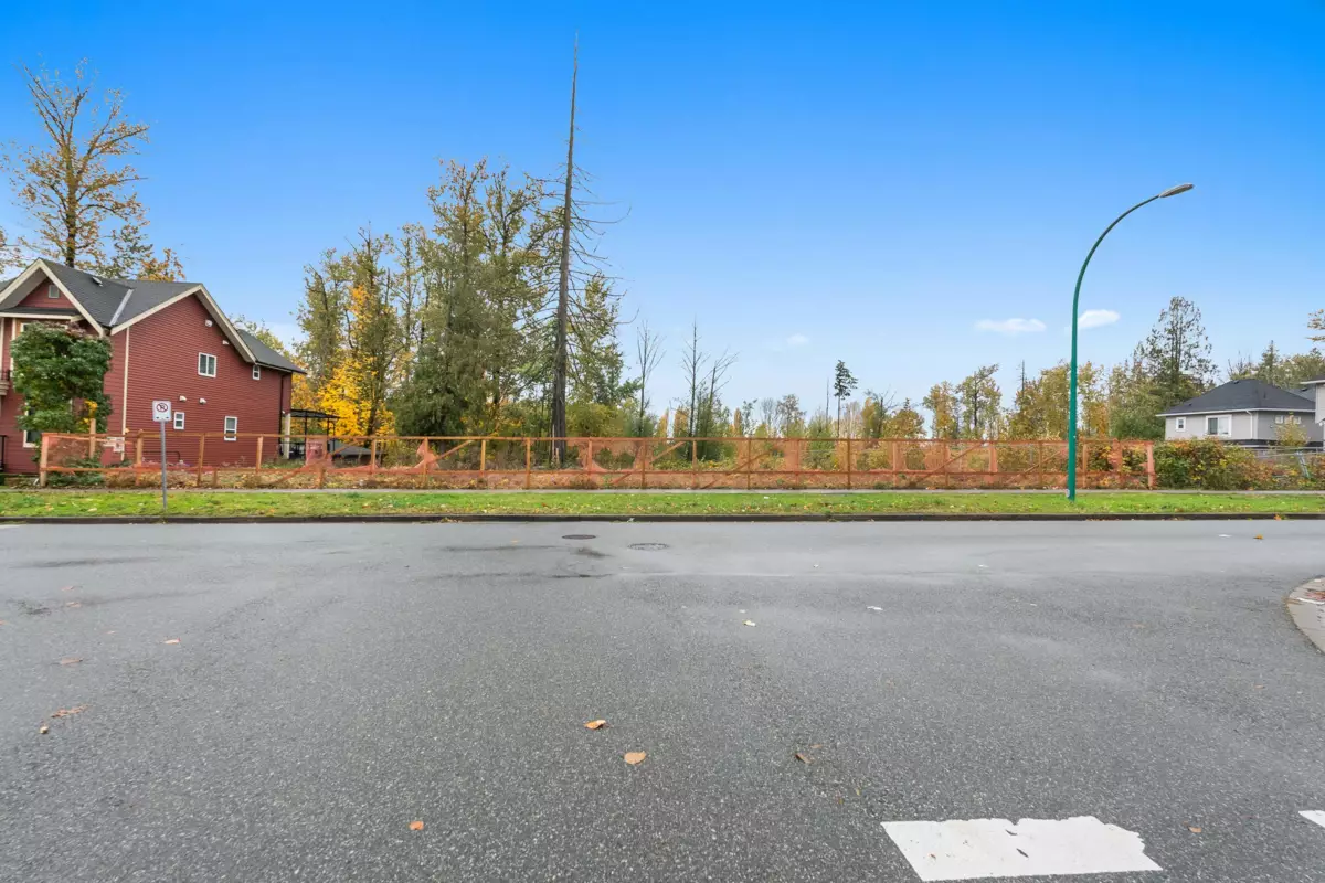 Walk-In Closet Photo of 6702 191a Street, Surrey, BC