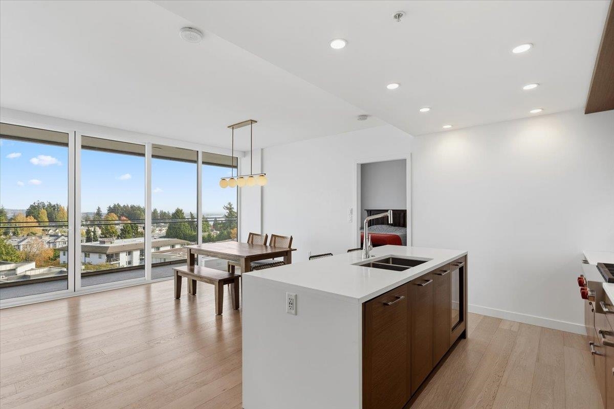 Dining Area Photo of 604 1439 George Street, White Rock, BC