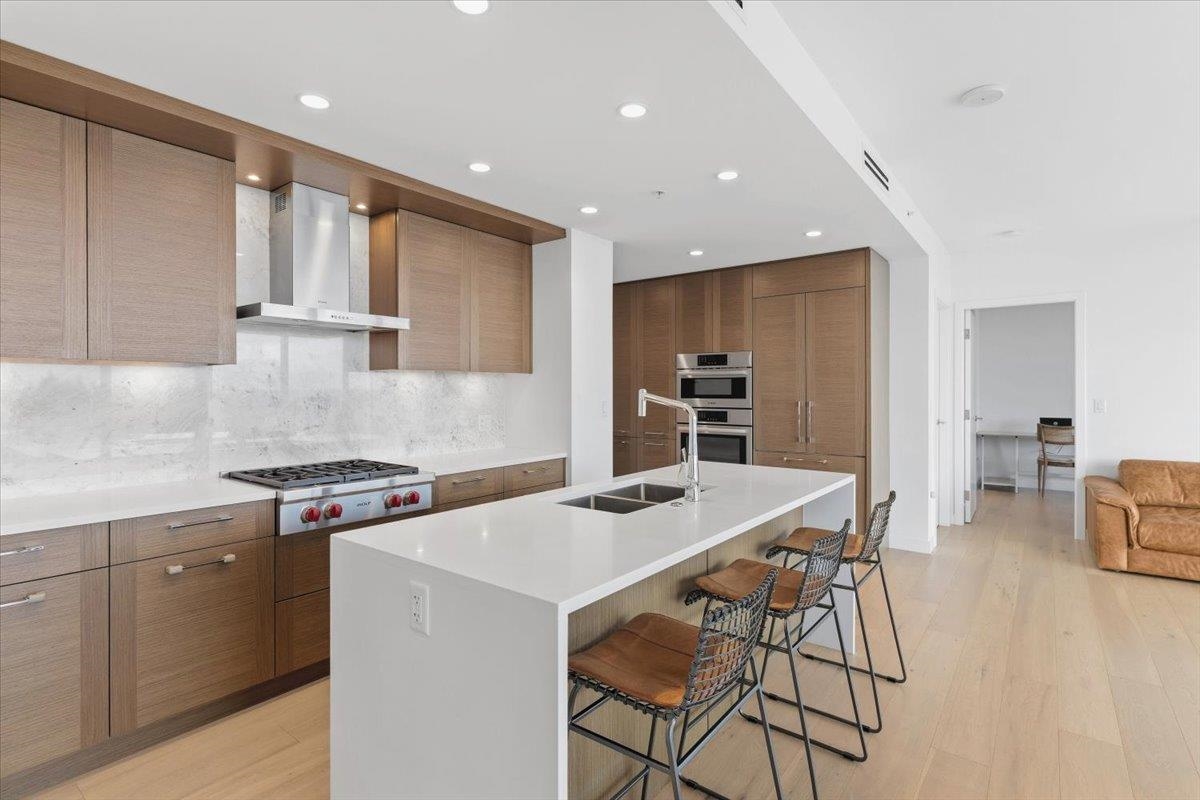 Kitchen Island Photo of 604 1439 George Street, White Rock, BC
