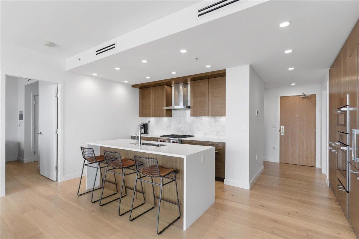 Kitchen Photo of 604 1439 George Street, White Rock, BC