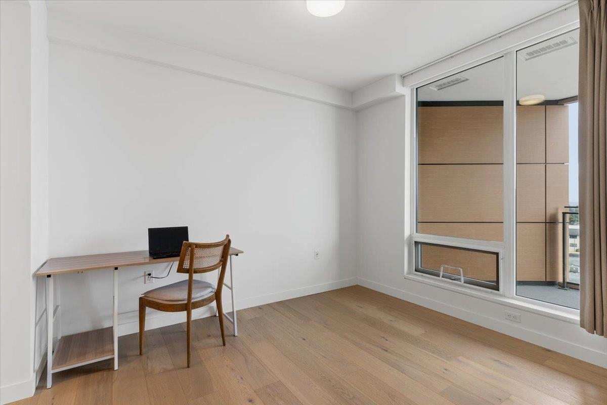 Office / Den Photo of 604 1439 George Street, White Rock, BC