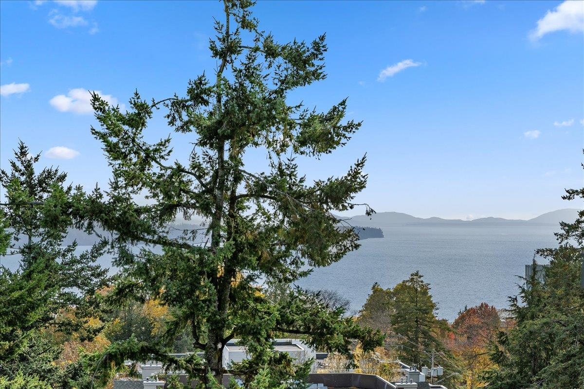 Outdoor Patio Photo of 604 1439 George Street, White Rock, BC