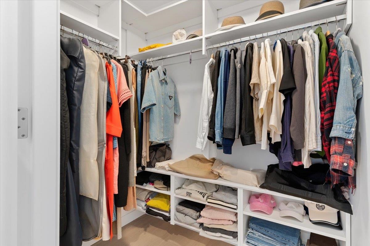 Powder Room Photo of 604 1439 George Street, White Rock, BC