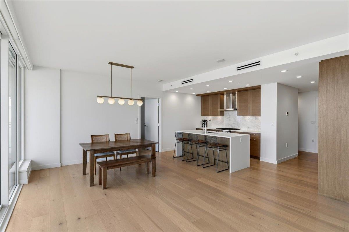 Primary Bathroom Photo of 604 1439 George Street, White Rock, BC