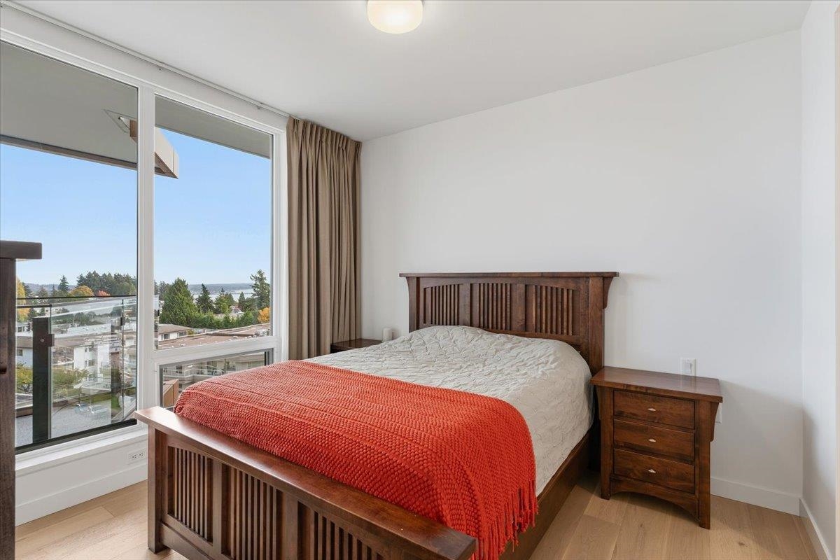 Walk-In Closet Photo of 604 1439 George Street, White Rock, BC