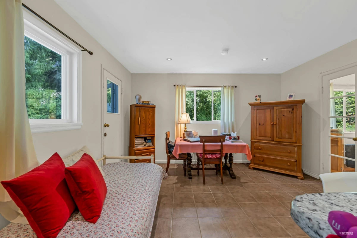 Basement Recreation Room Photo of 410 Hadden Drive, West Vancouver, BC