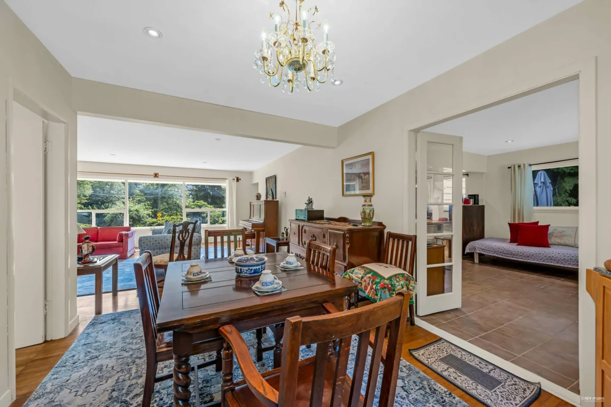 Breakfast Nook Photo of 410 Hadden Drive, West Vancouver, BC