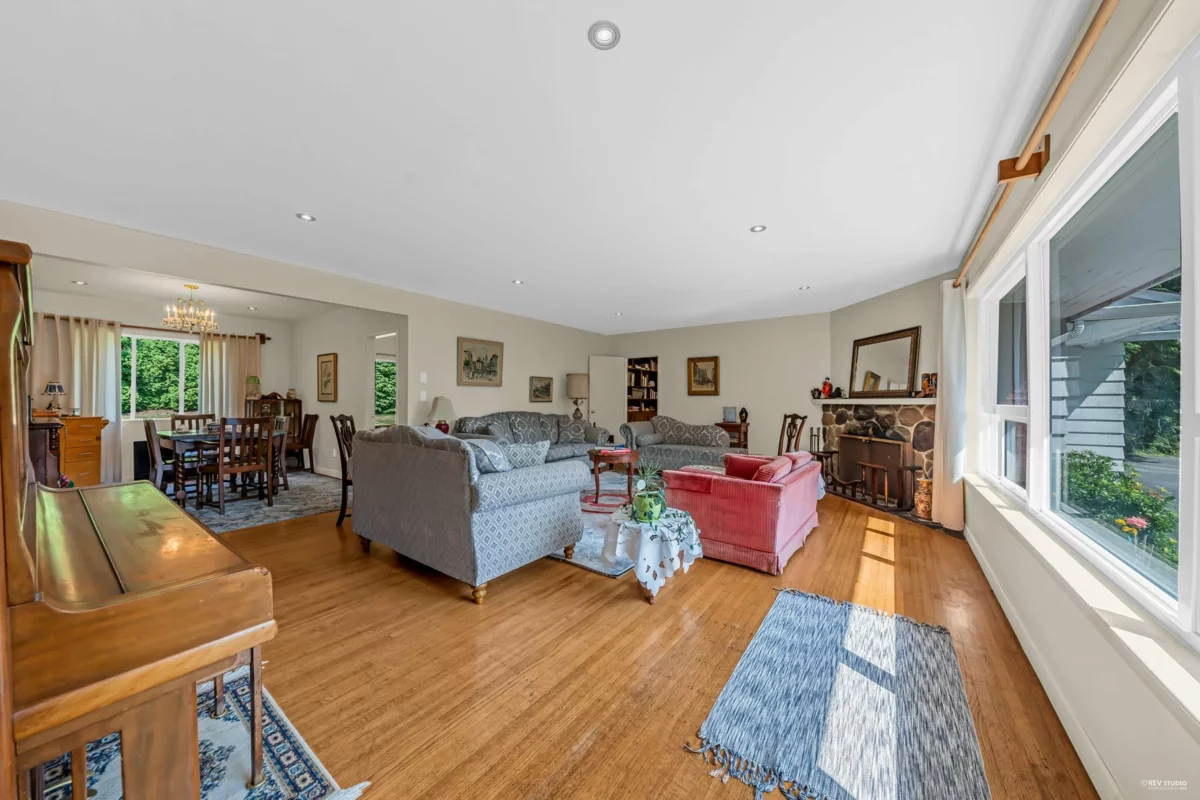 Dining Area Photo of 410 Hadden Drive, West Vancouver, BC