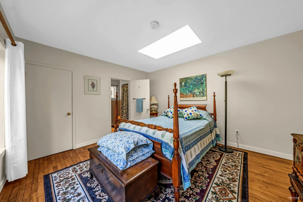 Hallway Photo of 410 Hadden Drive, West Vancouver, BC