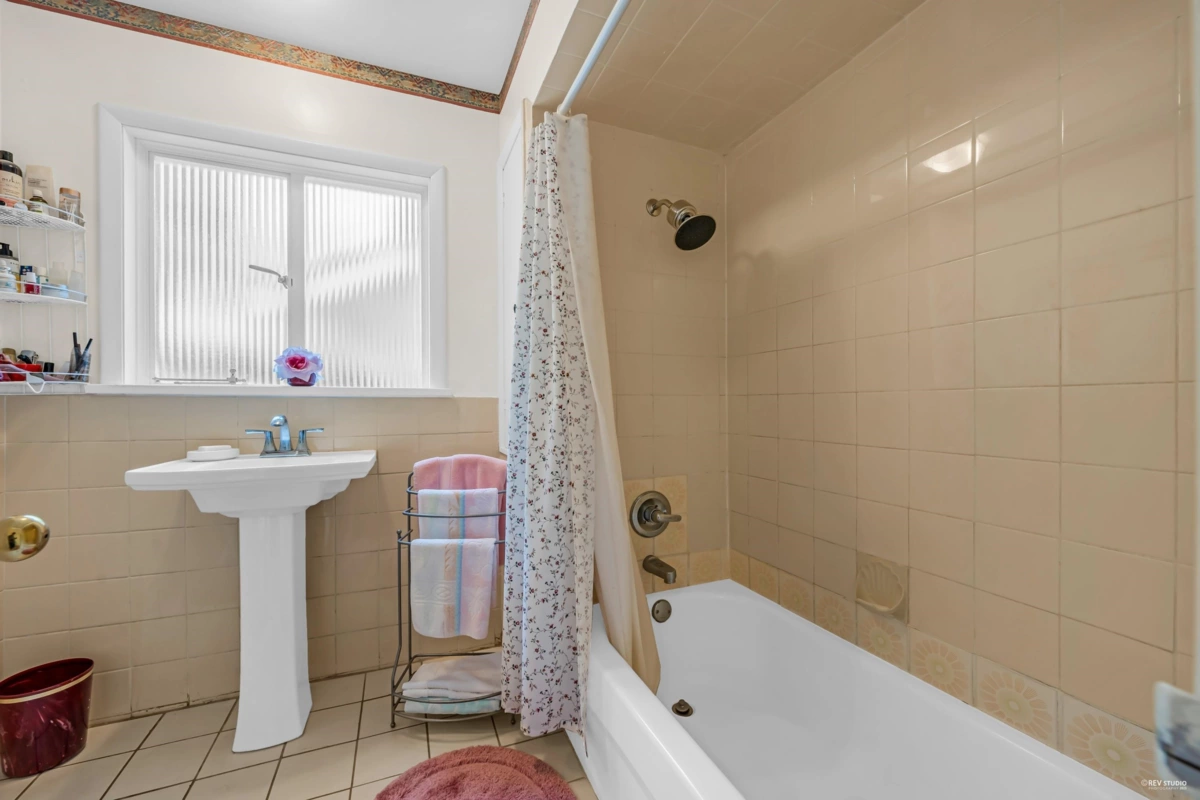 Loft / Bonus Room Photo of 410 Hadden Drive, West Vancouver, BC