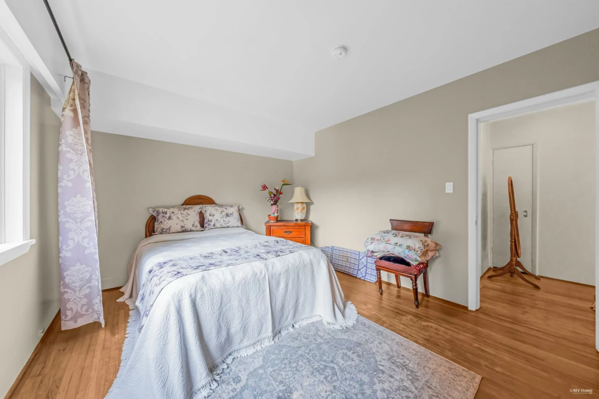 Powder Room Photo of 410 Hadden Drive, West Vancouver, BC