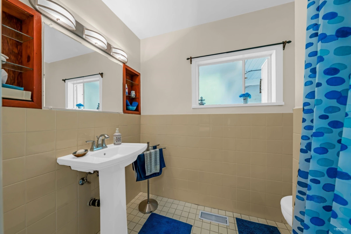 Staircase Photo of 410 Hadden Drive, West Vancouver, BC