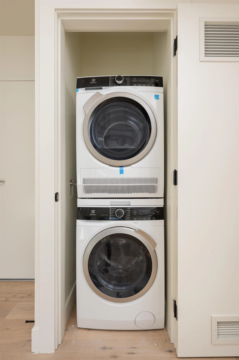 Hot Tub / Spa Photo of TH6 610 E 3rd Street, North Vancouver, BC