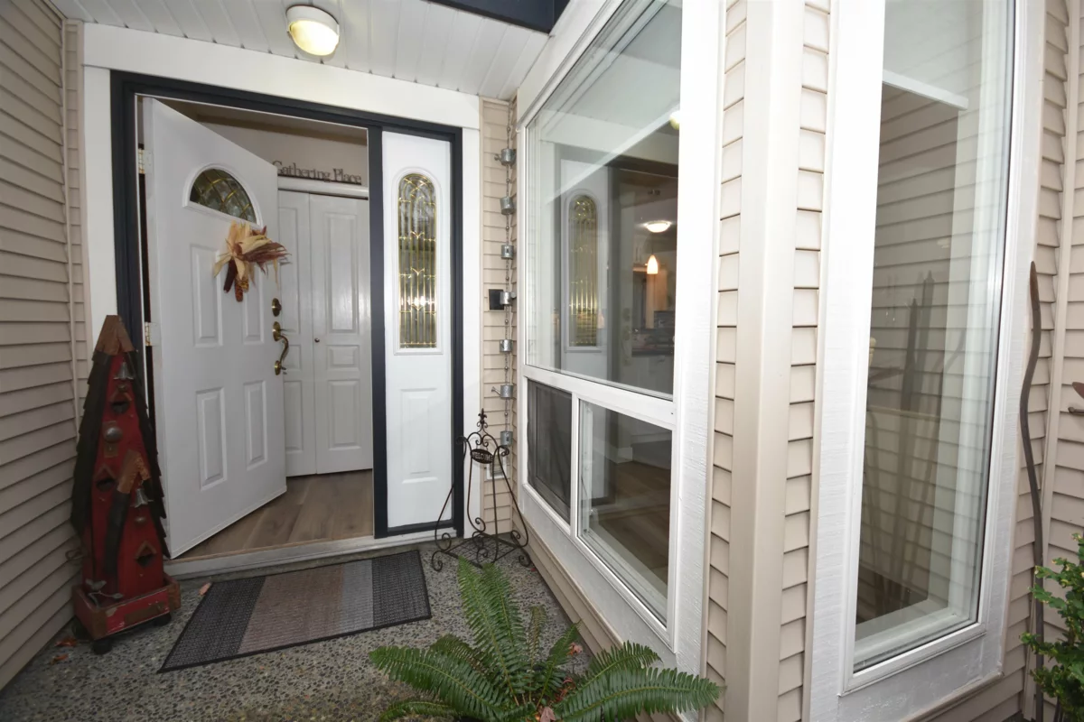 Living Room Photo of 11 4748 54a Street, Delta, BC