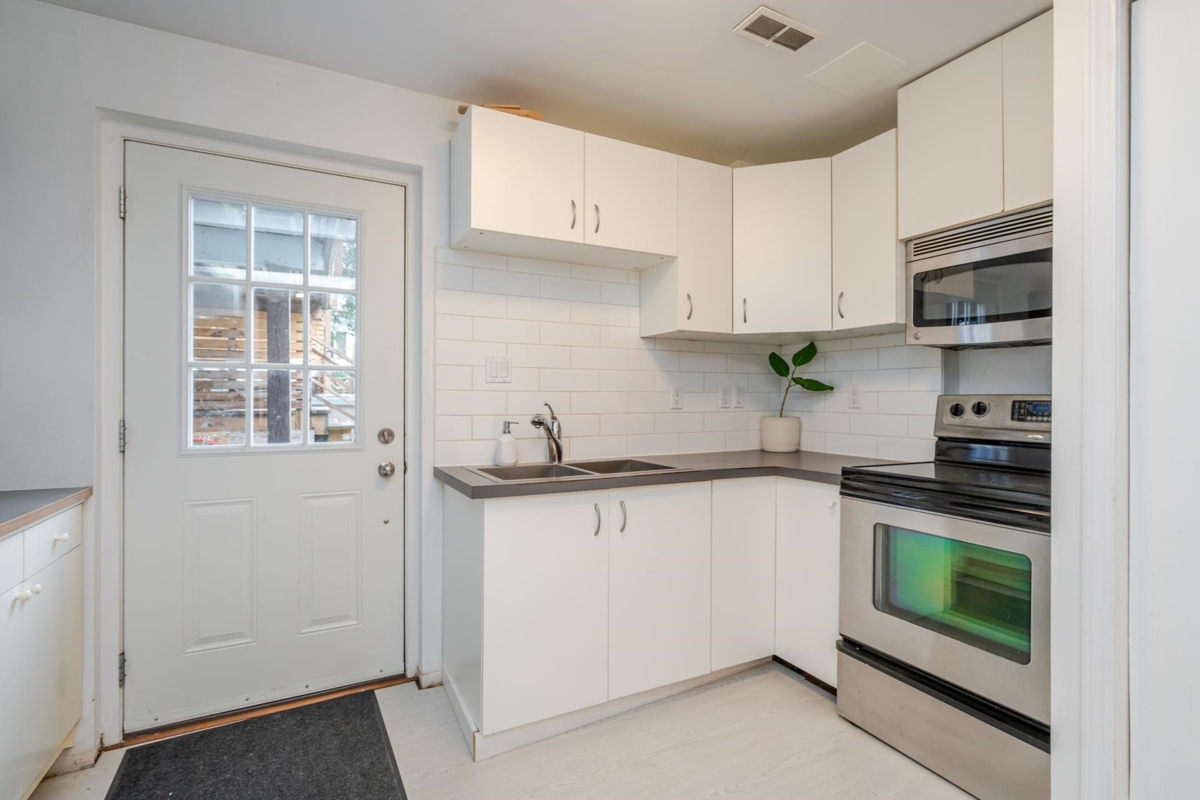 Hallway Photo of 4672 46a Street, Delta, BC