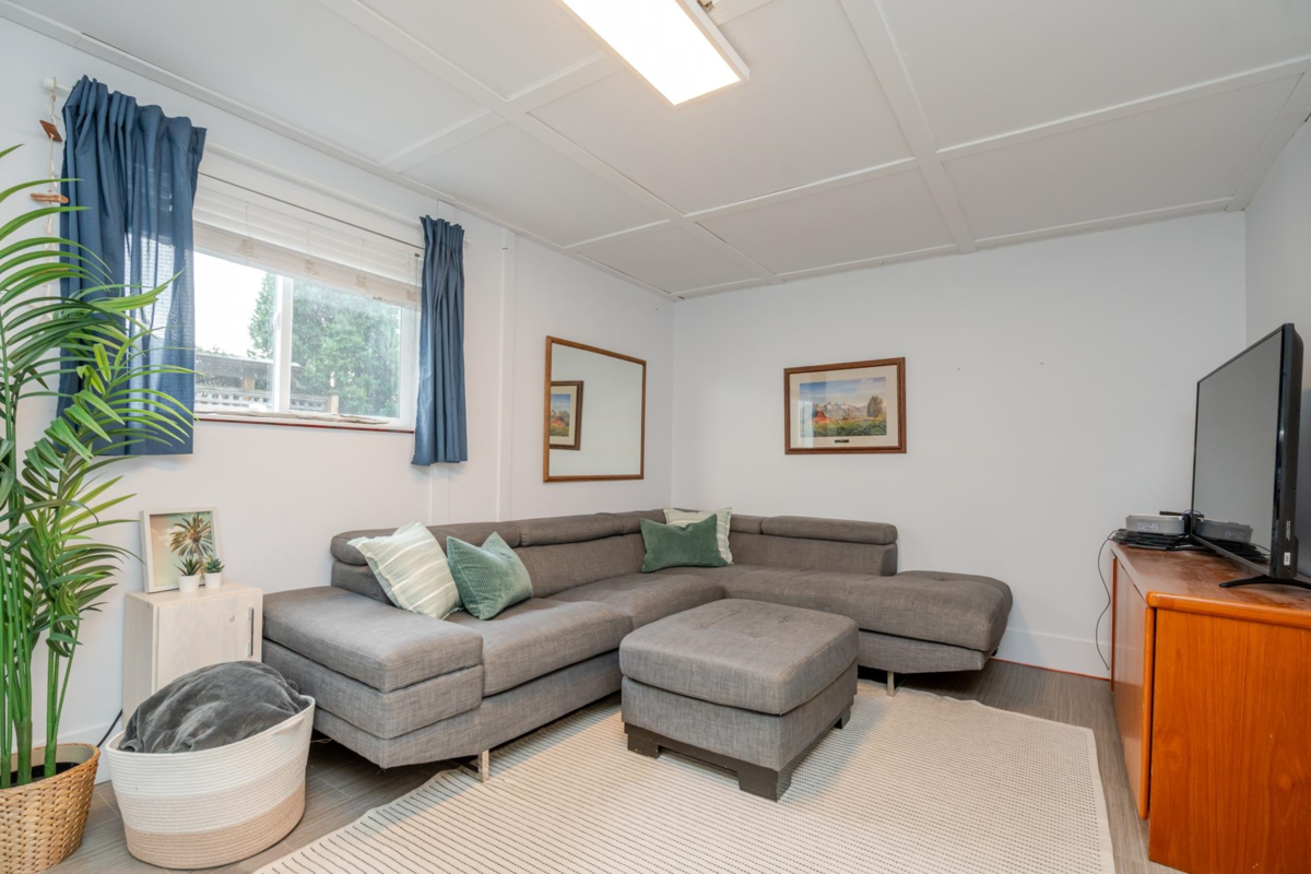 Laundry Room Photo of 4672 46a Street, Delta, BC