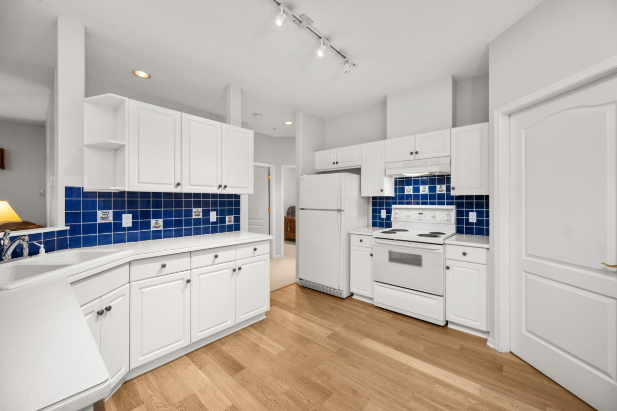 Walk-In Closet Photo of 41 21579 88b Avenue, Langley, BC