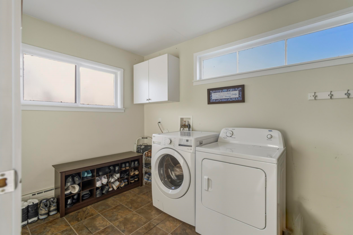 Powder Room Photo of 715 Kilkeel Place, North Vancouver, BC