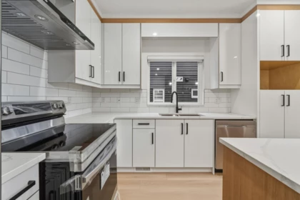 Kitchen Island Photo of 32529 Higginbottom Court, Mission, BC