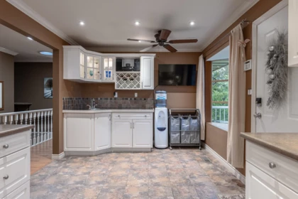 Kitchen Island Photo of 34047 Mccrimmon Drive, Abbotsford, BC