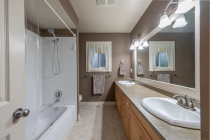 Powder Room Photo of 34047 Mccrimmon Drive, Abbotsford, BC
