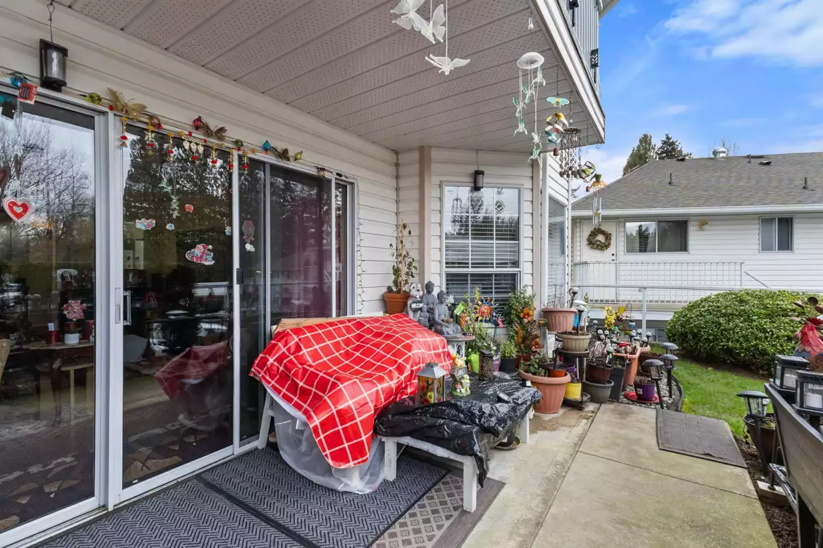 Entry Foyer Photo of 39 33123 George Ferguson Way, Abbotsford, BC