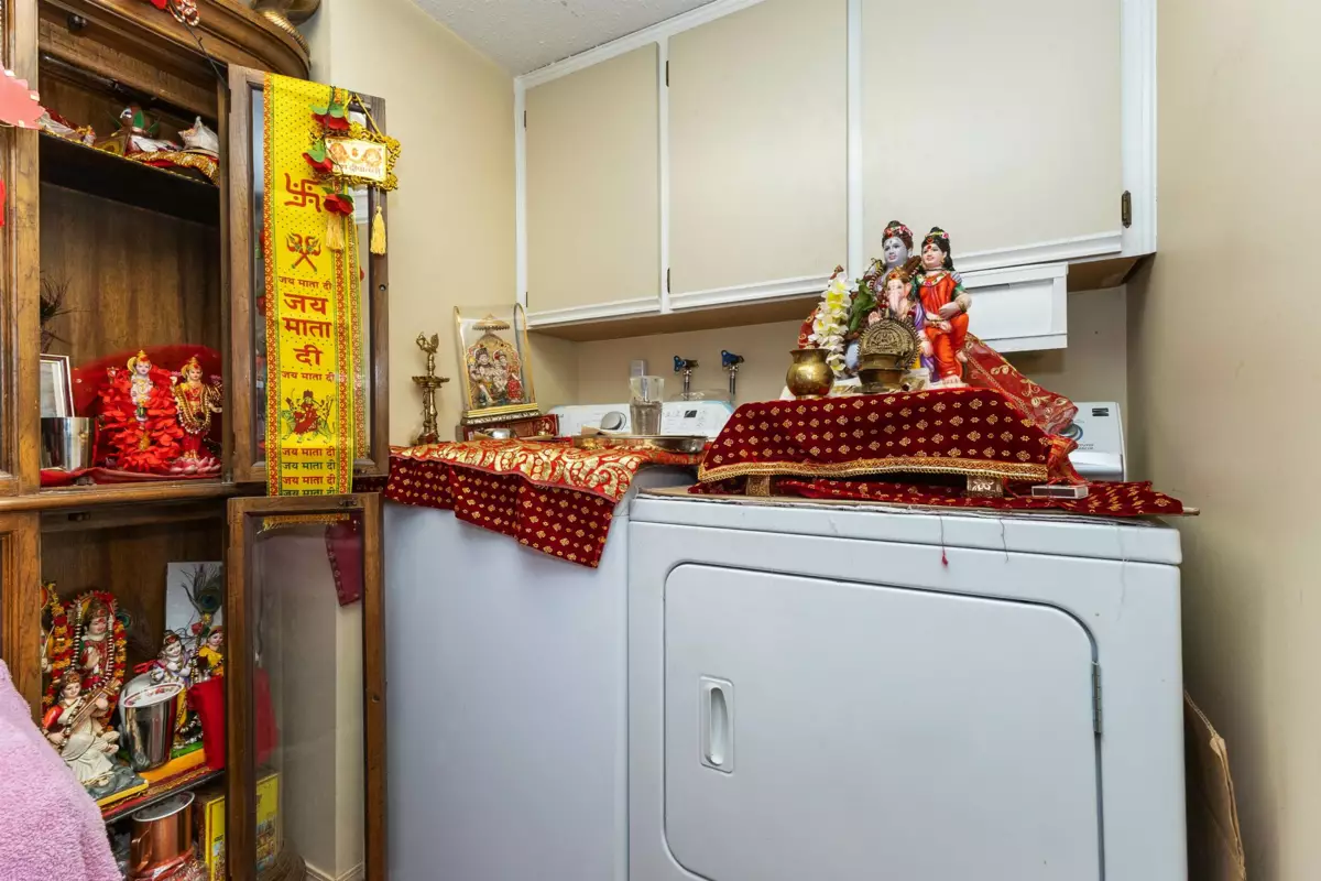 Guest Bathroom Photo of 39 33123 George Ferguson Way, Abbotsford, BC