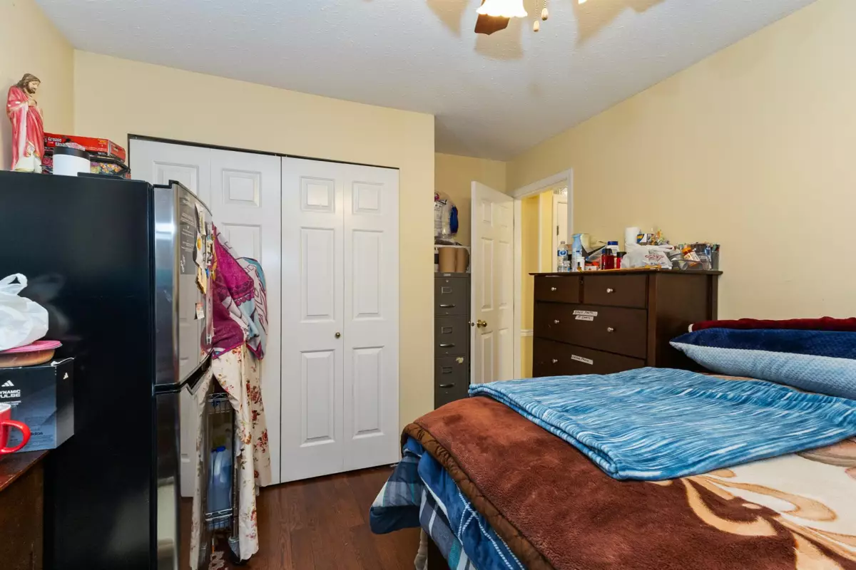 Laundry Room Photo of 39 33123 George Ferguson Way, Abbotsford, BC