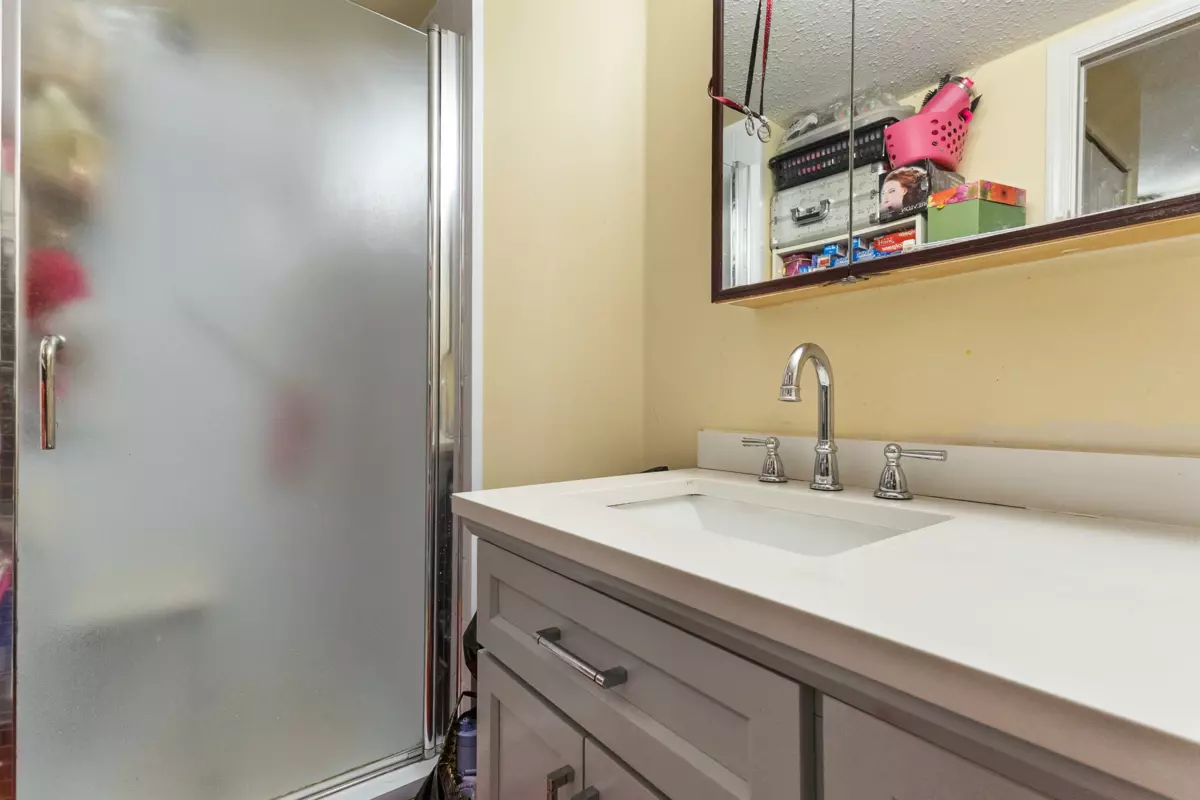 Loft / Bonus Room Photo of 39 33123 George Ferguson Way, Abbotsford, BC