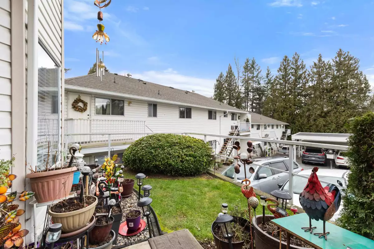Staircase Photo of 39 33123 George Ferguson Way, Abbotsford, BC
