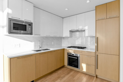 426 4033 May Drive, Richmond, BC