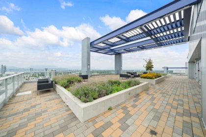 Swimming Pool Photo of 3209 13696 100 Avenue, Surrey, BC