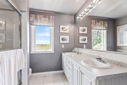 Basement Recreation Room Photo of 16672 77 Avenue, Surrey, BC