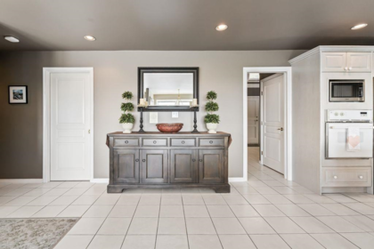 Breakfast Nook Photo of 16672 77 Avenue, Surrey, BC