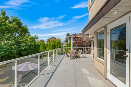 Entry Foyer Photo of 16672 77 Avenue, Surrey, BC
