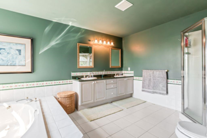 Laundry Room Photo of 16672 77 Avenue, Surrey, BC