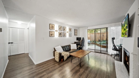 214 5340 Hastings Street, Burnaby, BC, Burnaby — Apartment/Condo for sale