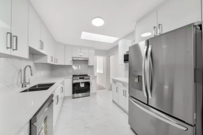 5811 Sprott Street, Burnaby, BC, Central BN — 6 bed half duplex for sale