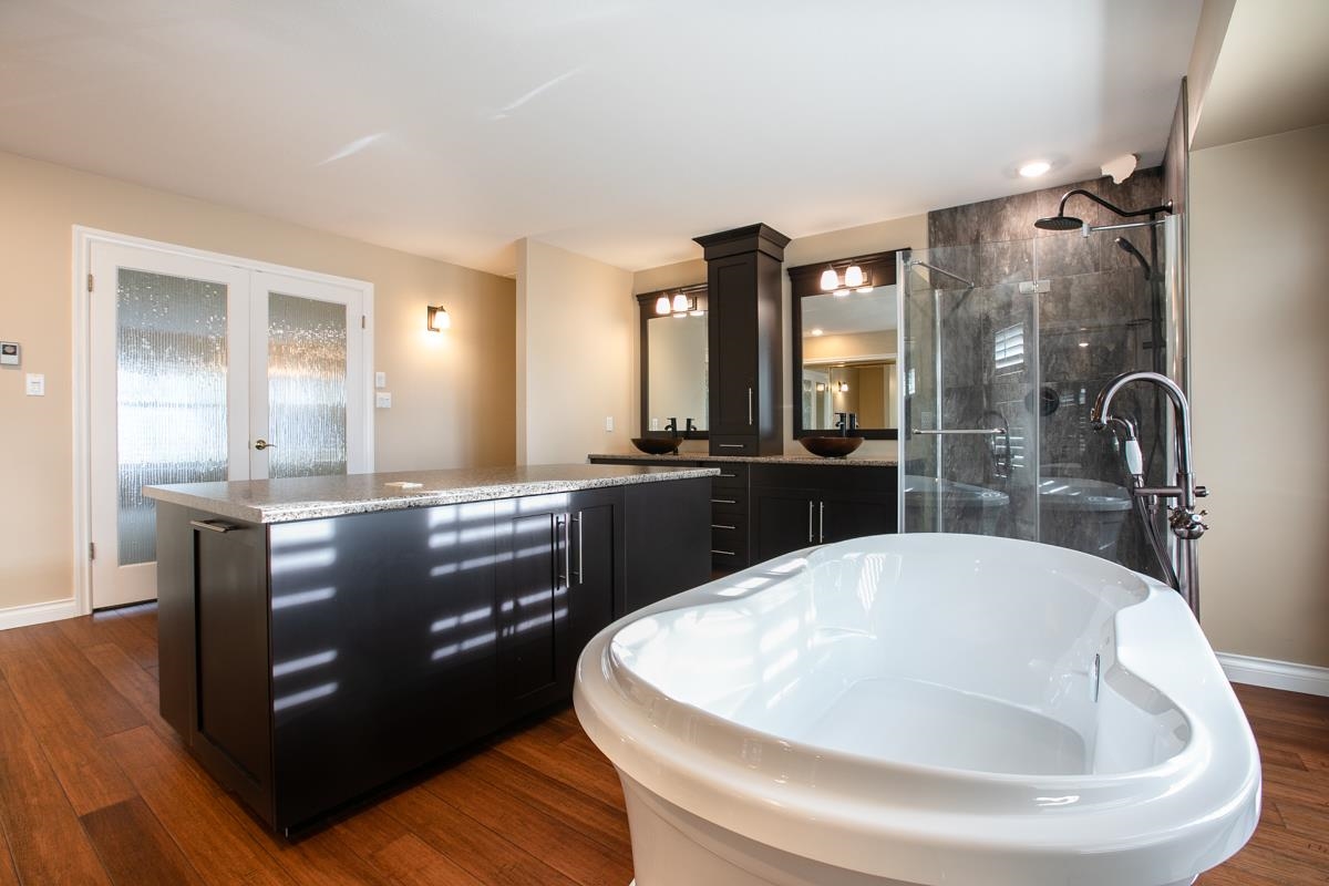 Powder Room Photo of 1223 Pacific Drive, Delta, BC