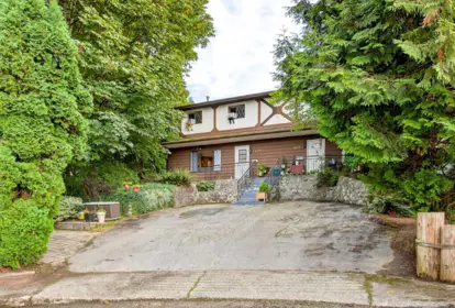 830 Ingersoll Avenue, Coquitlam, BC, Meadow Brook — 3 bed half duplex for sale