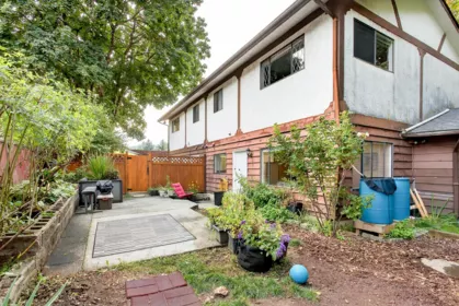 Hallway Photo of 830 Ingersoll Avenue, Coquitlam, BC