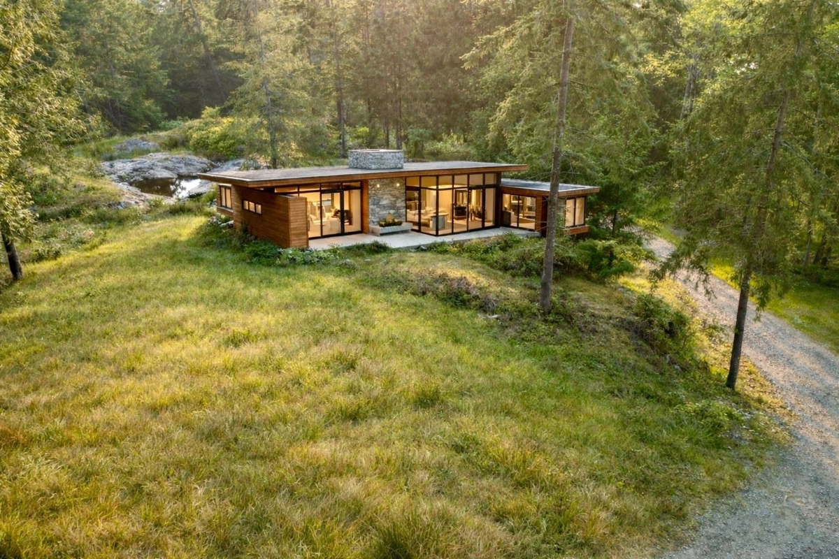 Exterior Front Photo of 831 Windjammer Road, Bowen Island, BC