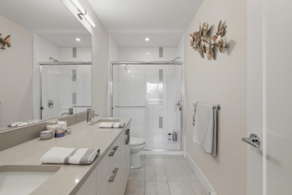 Primary Bathroom Photo of 212 32838 Ventura Avenue, Abbotsford, BC