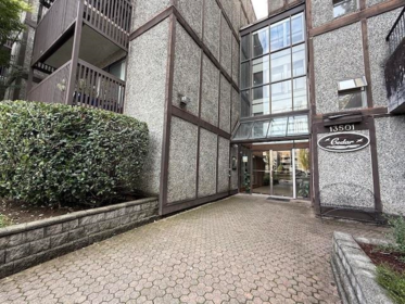 Mudroom Photo of 411 13501 96 Avenue, Surrey, BC