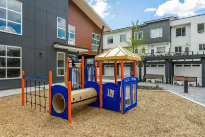 37 9652 162a Street, Surrey, BC