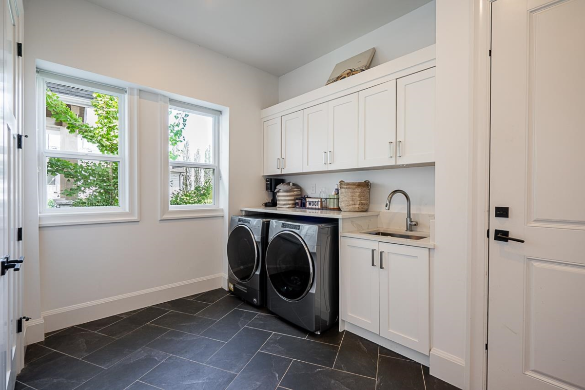 Powder Room Photo of 1 23256 34a Avenue, Langley, BC