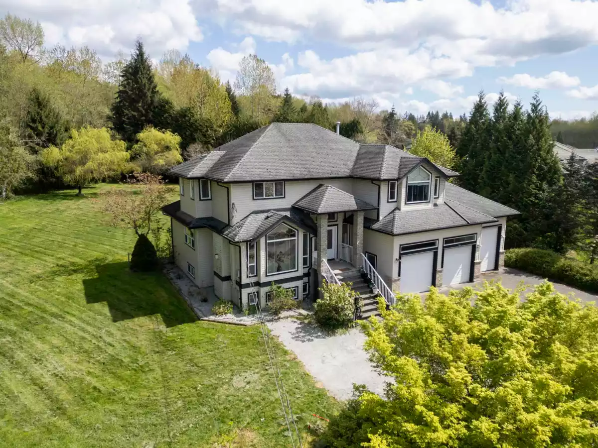 Family Room Photo of 13046 250 Street, Maple Ridge, BC