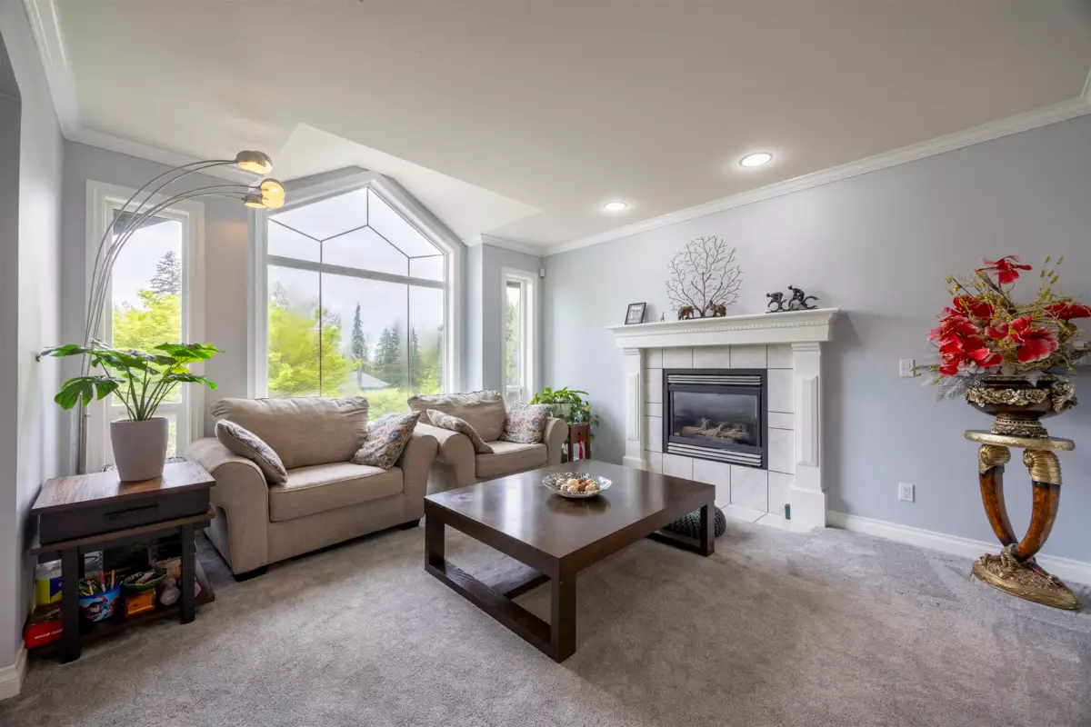 Kitchen Island Photo of 13046 250 Street, Maple Ridge, BC