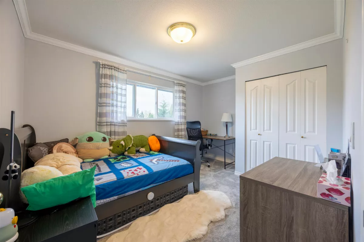 Staircase Photo of 13046 250 Street, Maple Ridge, BC