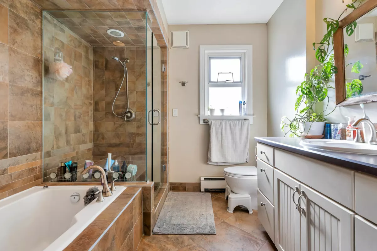 Basement Recreation Room Photo of 125 N Gilmore Avenue, Burnaby, BC